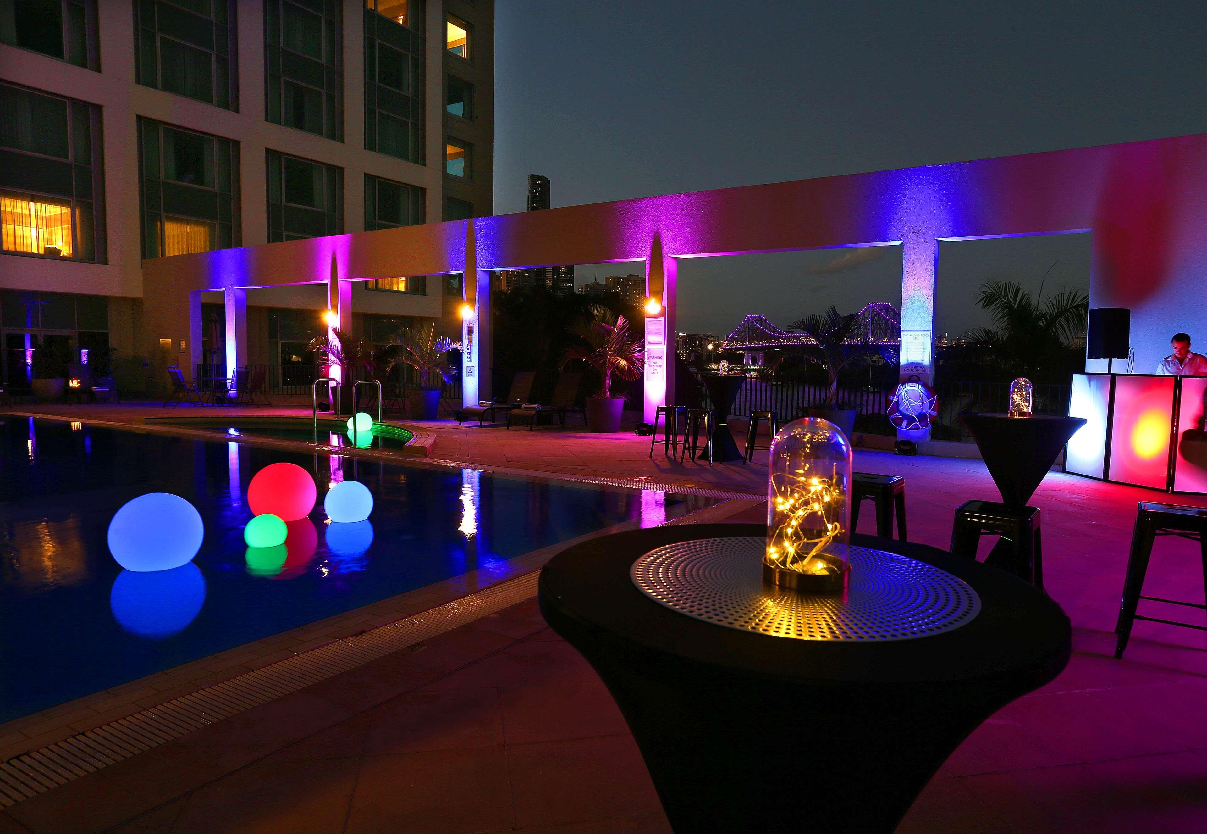 Stamford Plaza Brisbane Otel Dış mekan fotoğraf The pool at the hotel