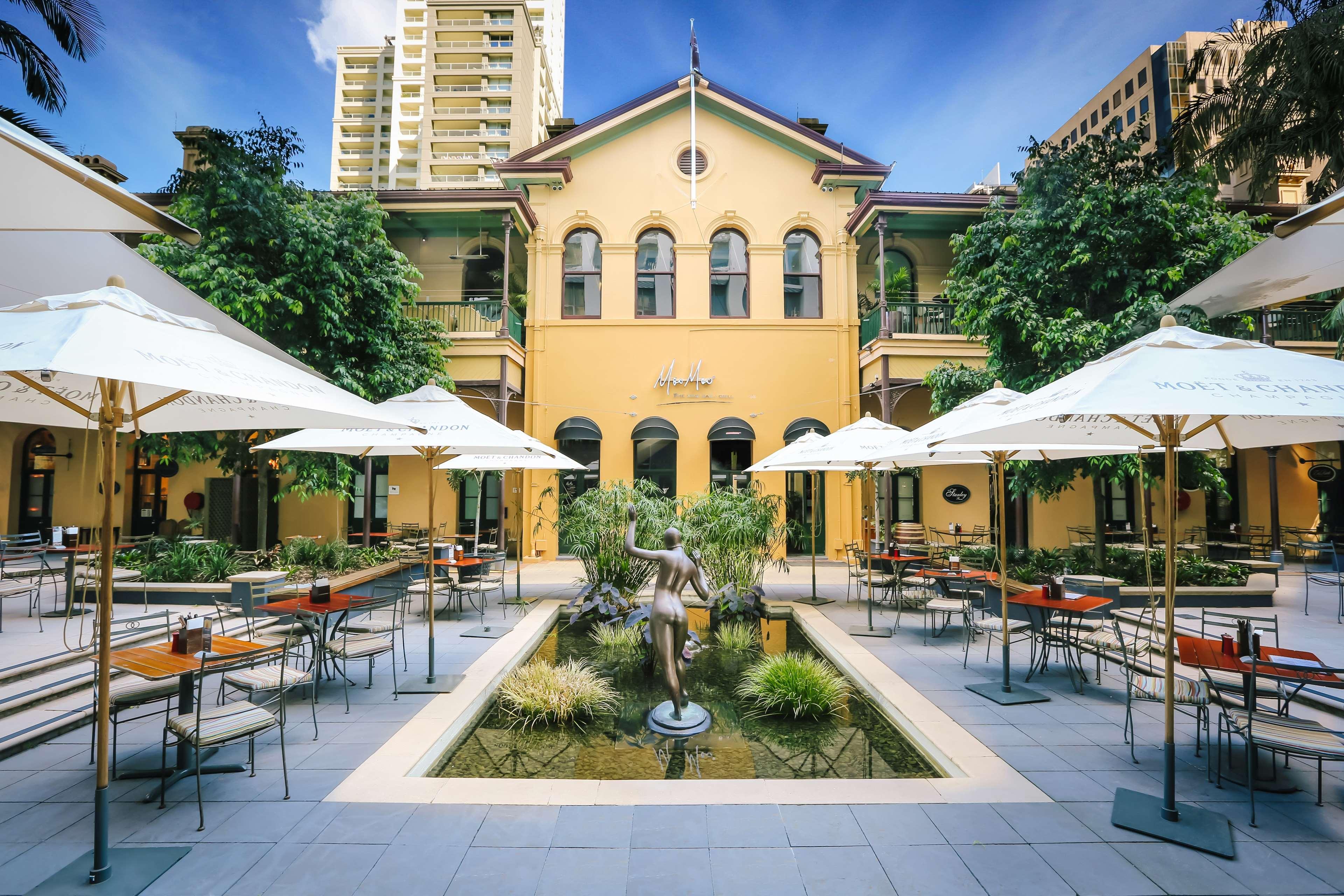 Stamford Plaza Brisbane Otel Dış mekan fotoğraf The courtyard at the Old Museum Building