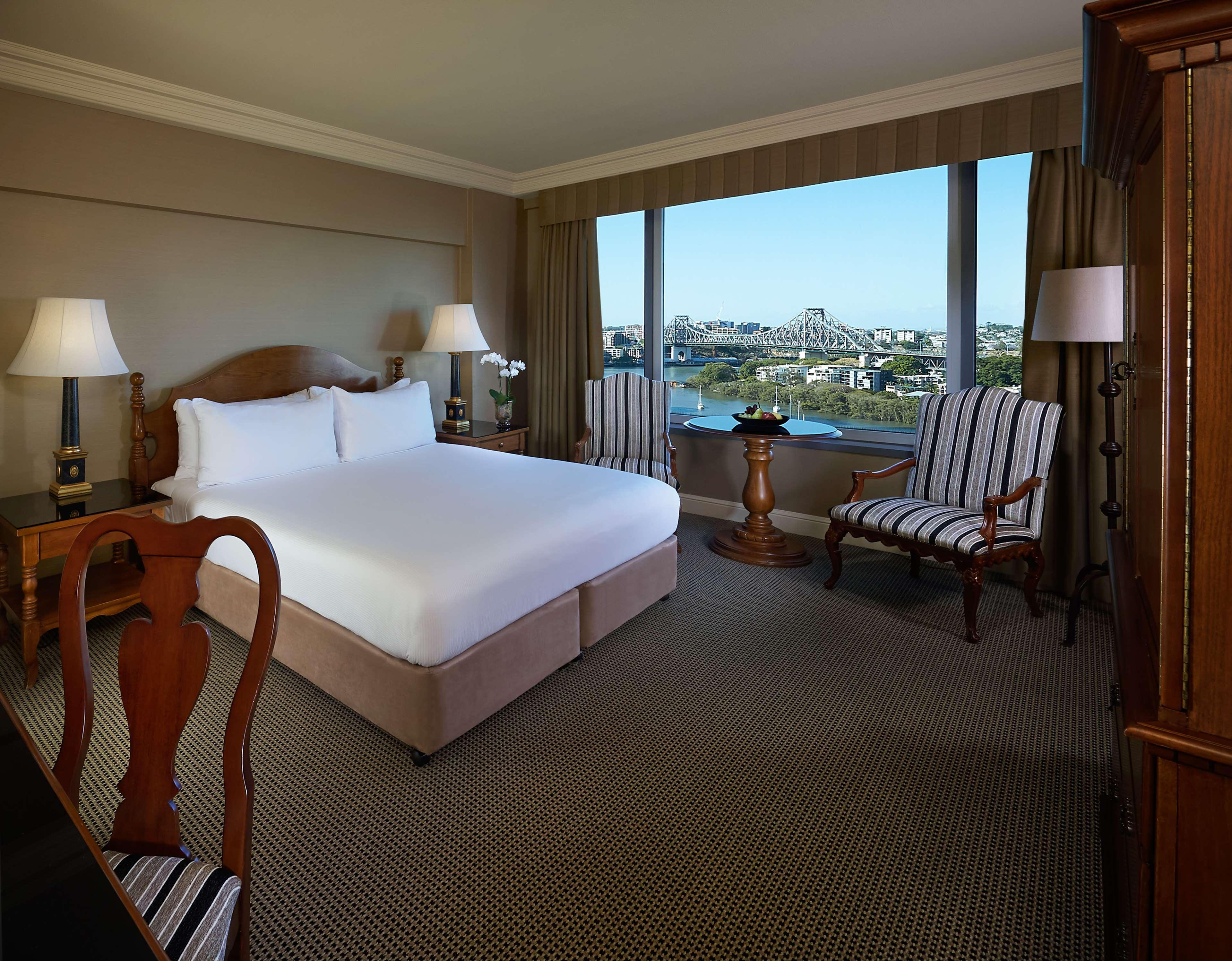 Stamford Plaza Brisbane Otel Dış mekan fotoğraf A guest room at the Hilton San Diego Bayfront