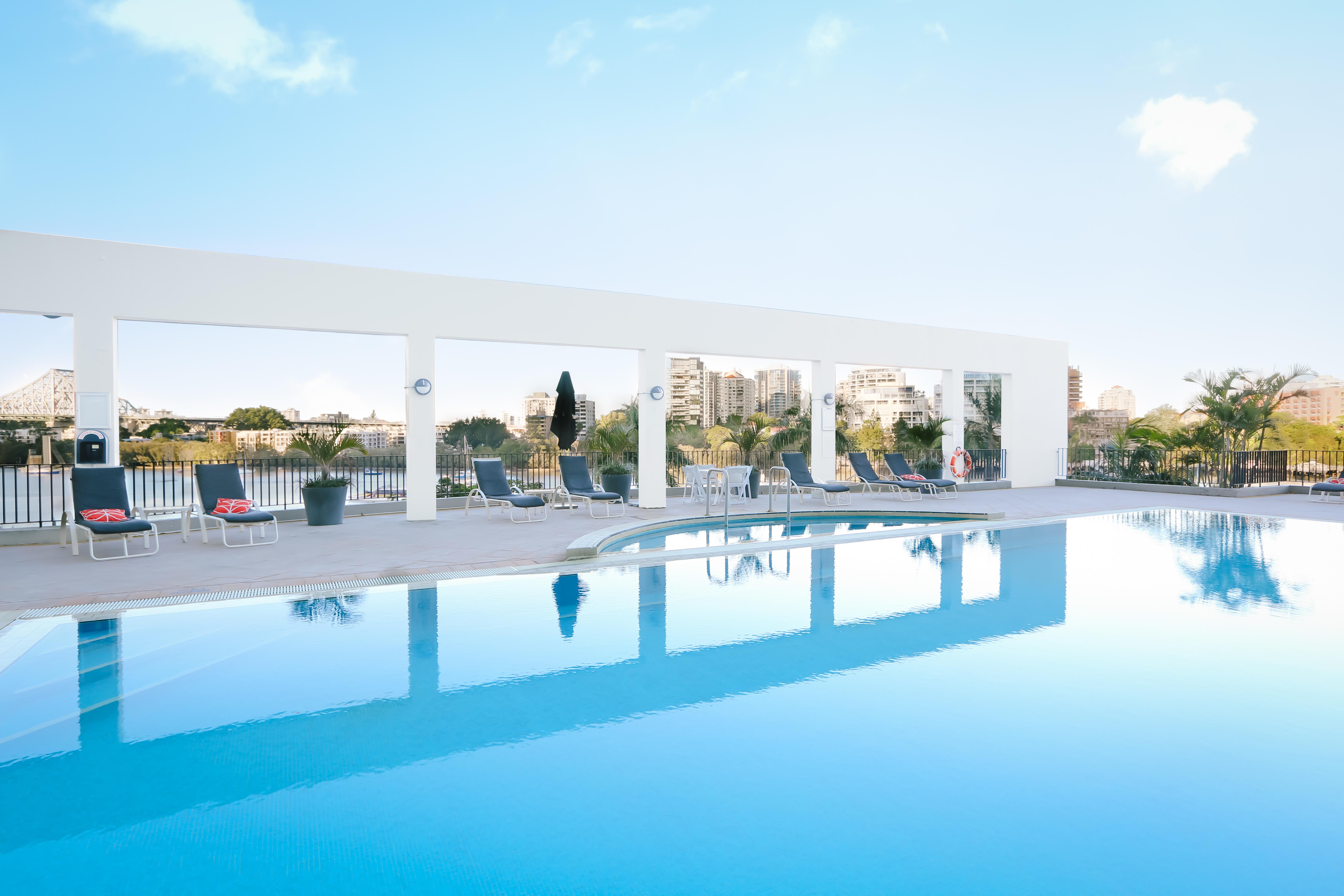 Stamford Plaza Brisbane Otel Dış mekan fotoğraf The pool at the hotel