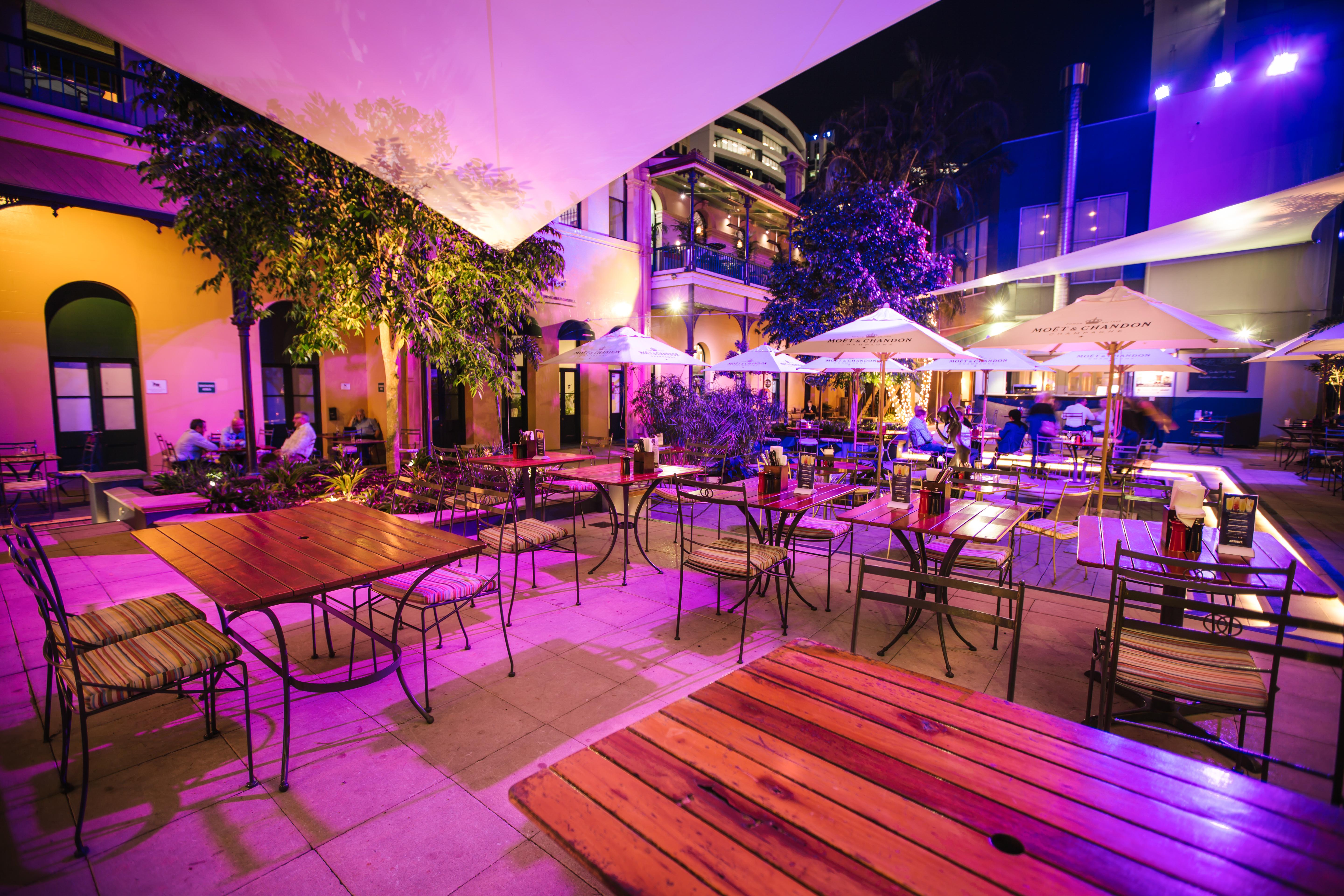 Stamford Plaza Brisbane Otel Dış mekan fotoğraf The courtyard at the Cape Town campus