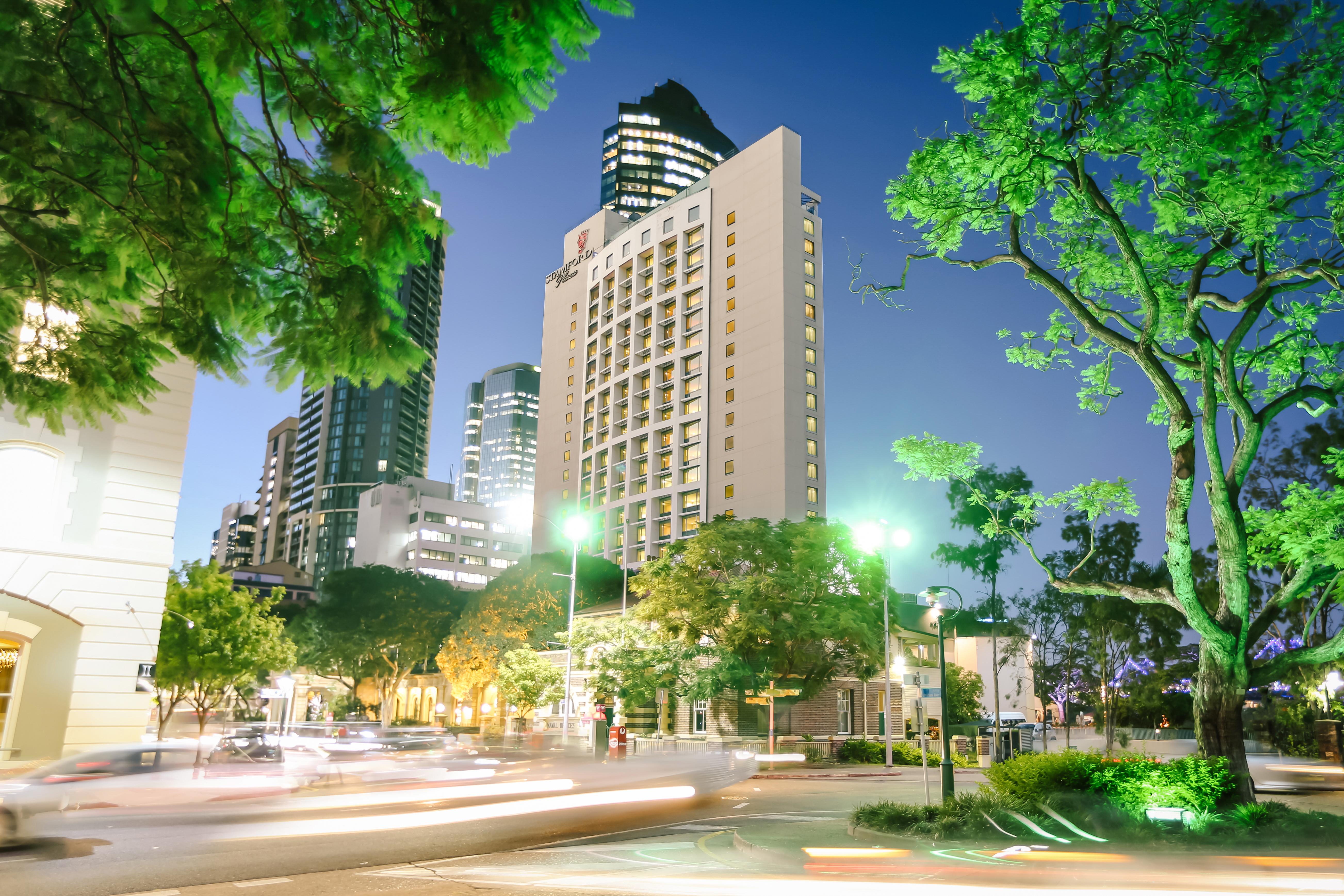 Stamford Plaza Brisbane Otel Dış mekan fotoğraf The hotel at night