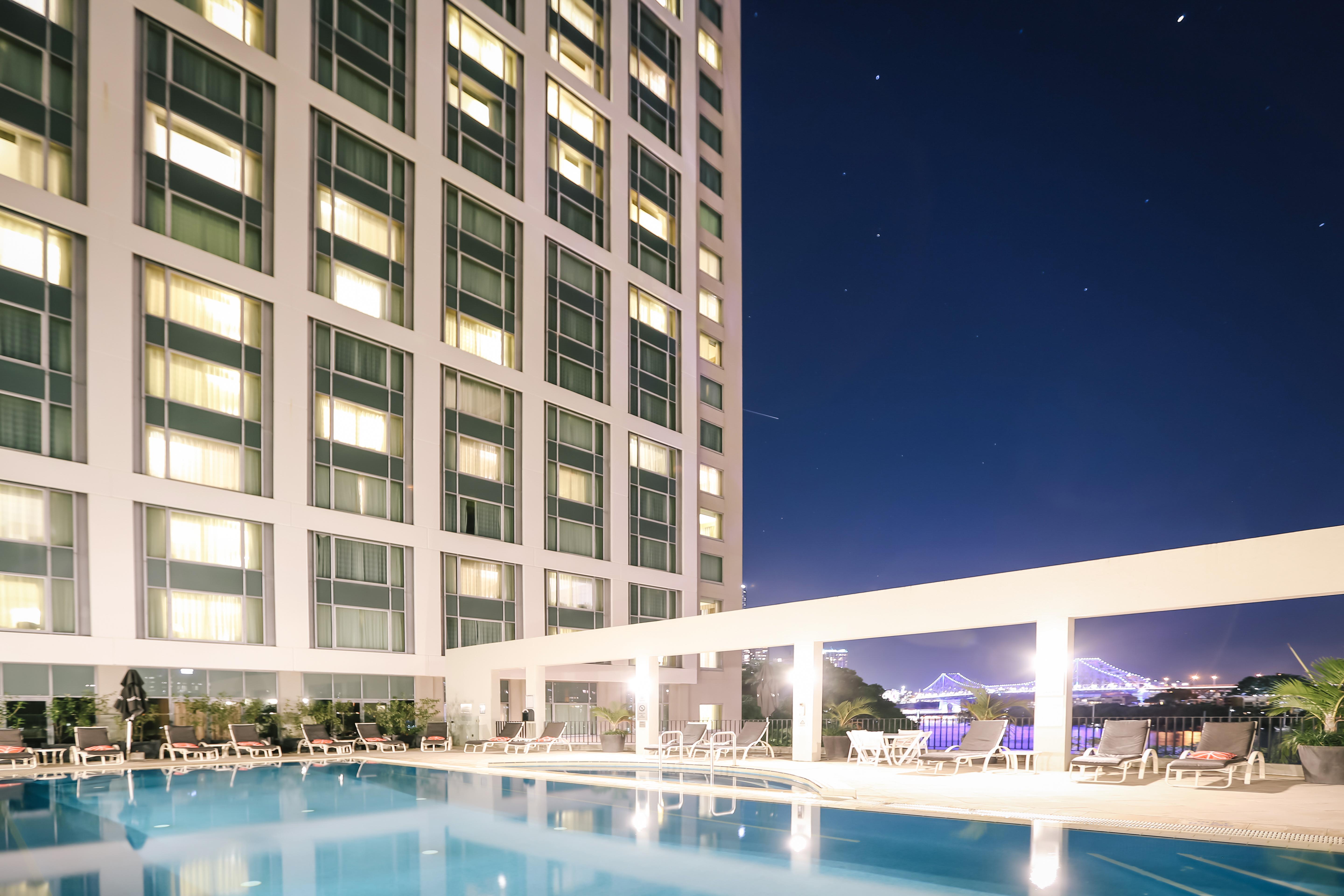Stamford Plaza Brisbane Otel Dış mekan fotoğraf The hotel's swimming pool