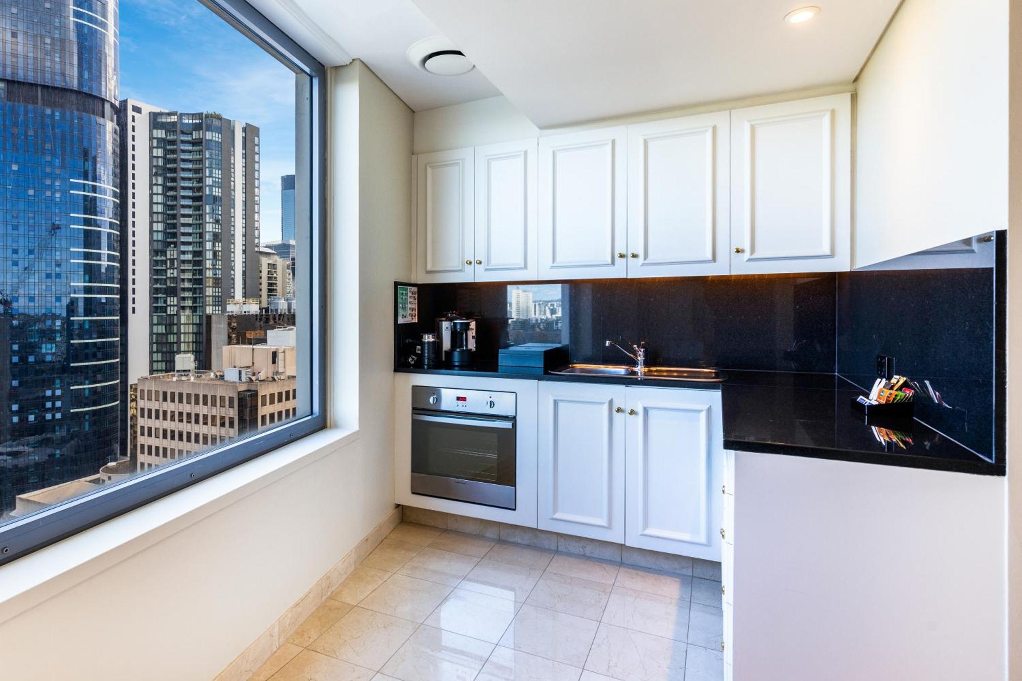 Stamford Plaza Brisbane Otel Dış mekan fotoğraf A kitchen in a typical apartment