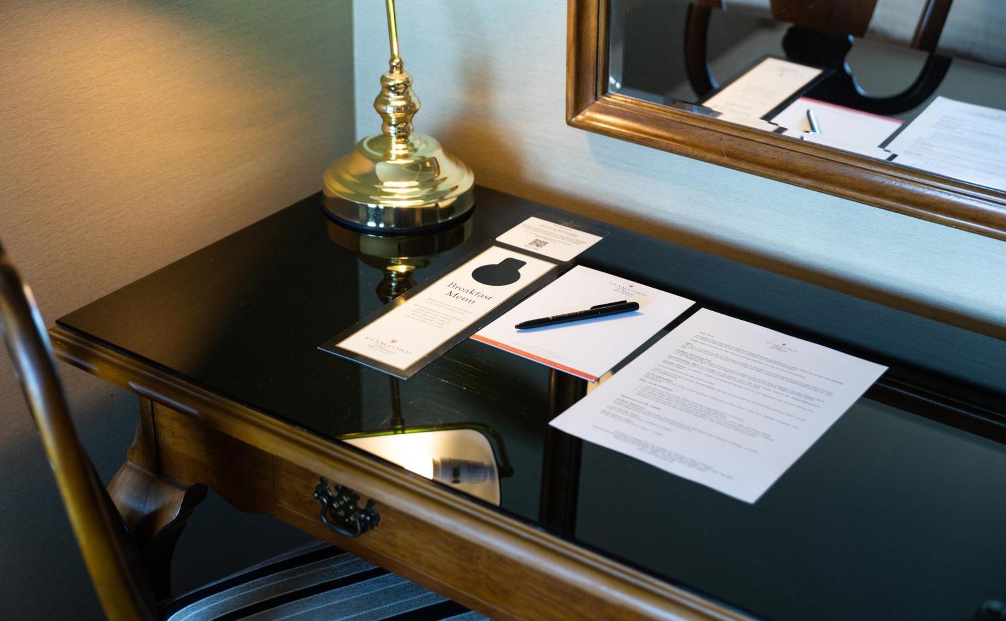 Stamford Plaza Brisbane Otel Dış mekan fotoğraf A room service menu