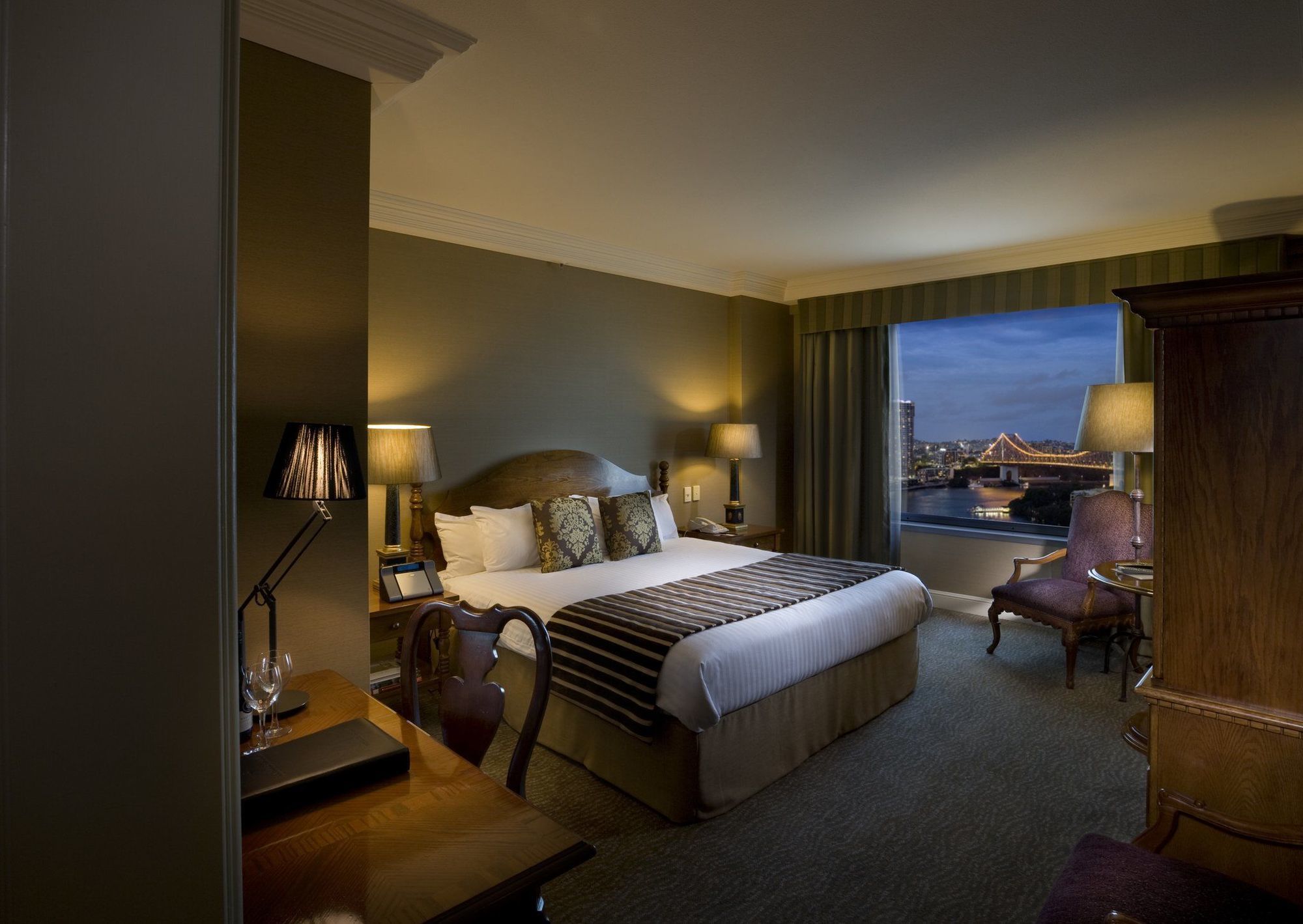Stamford Plaza Brisbane Otel Oda fotoğraf A bedroom at the hotel