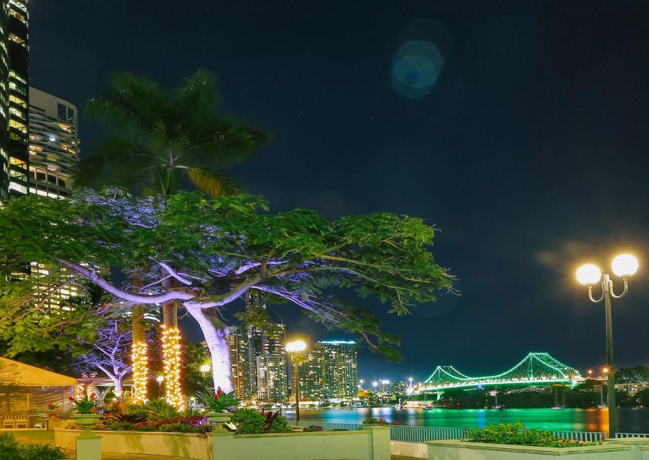 Stamford Plaza Brisbane Otel Dış mekan fotoğraf The Story Bridge at night